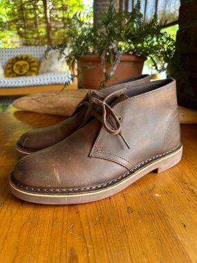 Clark’s Bushacre brown leather classic desert/chukka ankle boot. Size 9.5